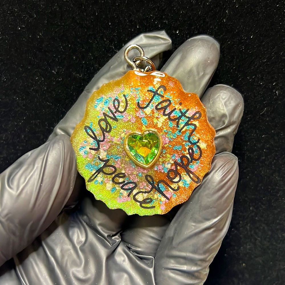 Resin keychain: “Love, Faith, Peace, Hope”